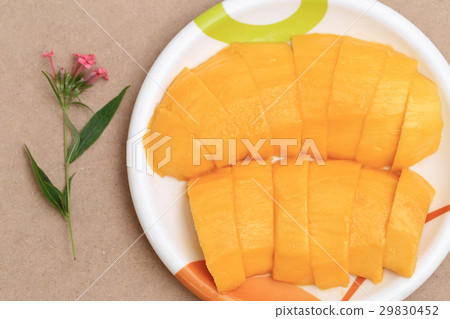 Mango tropical thai fruit in plate, top view. 29830452