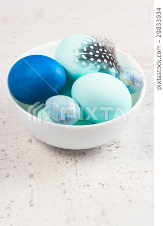 Plate with painted eggs 29833934
