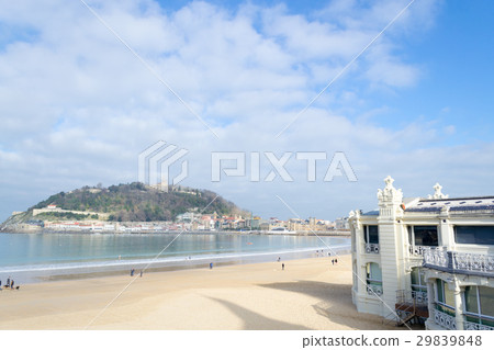 La Concha bay in San Sebastian (Spain) La Concha bay in San Sebastian (Spain) 29839848