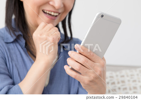 A woman using a mobile phone, please rejoice, I'm happy 29840104