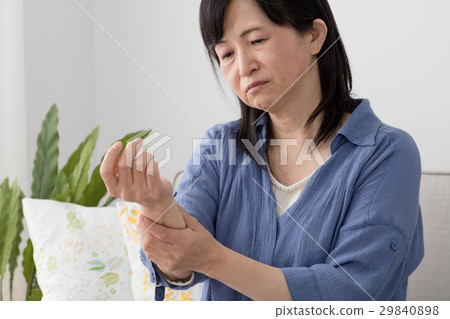 Women who care about their arms, numbness, pain, paralysis Women who care about their arms, numbness, pain, paralysis 29840898