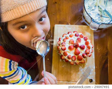 Young girl making strawberry cake 29847491