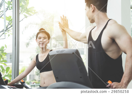 People exercising on treadmill machines People exercising on treadmill machines 29850258