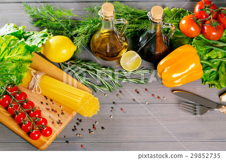 Spaghetti, tomatoes cherry, olive oil and spices Spaghetti, tomatoes cherry, olive oil and spices 29852735