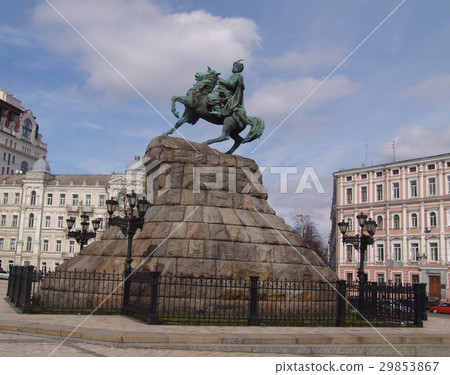 Ukraine. Kiev. The monument to Bogdan Khmelnitsky  29853867