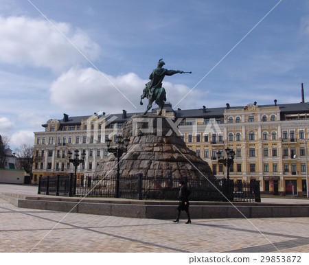 Ukraine. Kiev. The monument to Bogdan Khmelnitsky  29853872