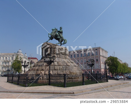 Ukraine. Kiev. The monument to Bogdan Khmelnitsky  29853884