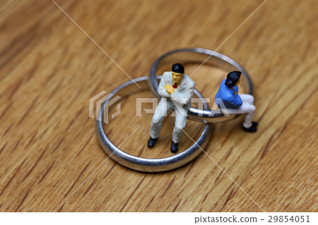 Relationship between the removed ring and couple 29854051