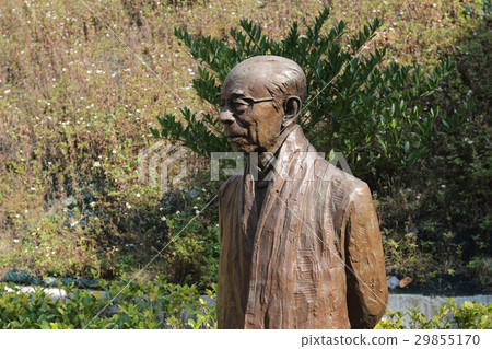 Statue of Jao Tsung-I Statue of Jao Tsung-I 29855170