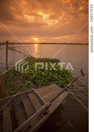 THAILAND PHAYAO LAKE WOODBOAT 29857434