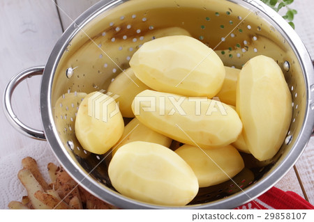 Peeled potatoes 29858107
