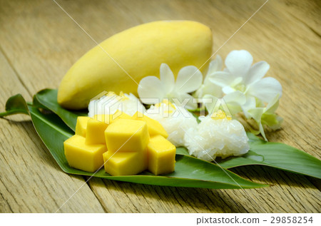 Sweet mango with sweet sticky rice. Sweet mango with sweet sticky rice. 29858254