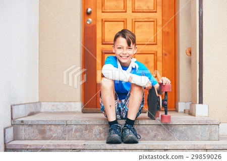 Boy with broken hand Boy with broken hand 29859026
