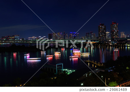 東京Odaiba東京灣區域和彩虹橋夜視圖 東京Odaiba東京灣區域和彩虹橋夜視圖 29861489