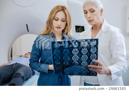 Good looking nice woman listening to the doctors 29861585