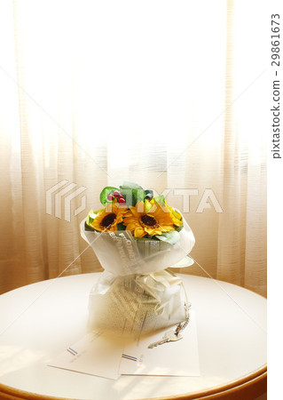A sunflower bouquet 29861673