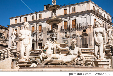 statues of Fontana Pretoria in Palermo city 29863809