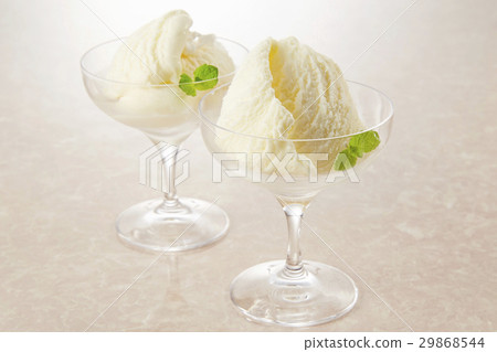 Vanilla ice (vanilla ice cream) 29868544