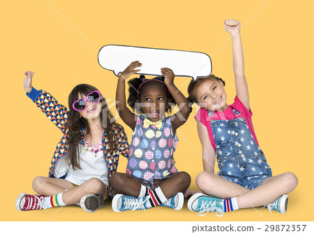 Little Children Holding Chat Bubble Papercraft Little Children Holding Chat Bubble Papercraft 29872357
