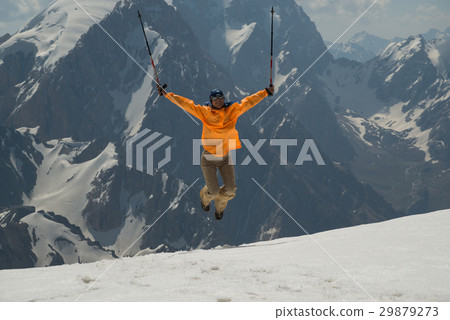 Emotions in high mountains 29879273