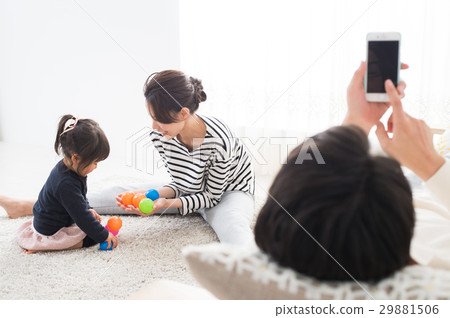 丈夫對撫養孩子漠不關心 丈夫對撫養孩子漠不關心 29881506