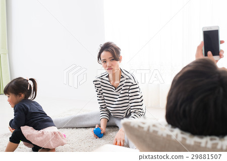 丈夫對撫養孩子漠不關心 丈夫對撫養孩子漠不關心 29881507