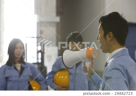 檢查安全的牽牛花風景工作者 檢查安全的牽牛花風景工作者 29882723