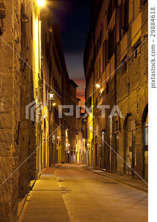 Ancient alley in Firenze at night 29884618
