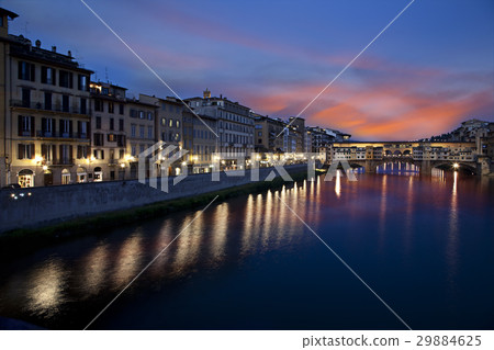 Ponte Vecchio bridge. Florence, Italy 29884625