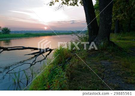 Sunset over the coastal towns. 29885561