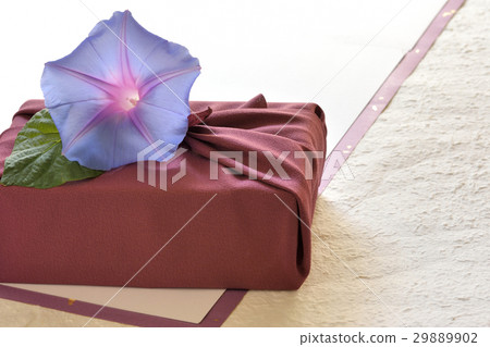 Gifts image Gifts image 29889902