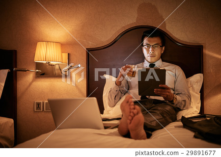 Working in bed 29891677