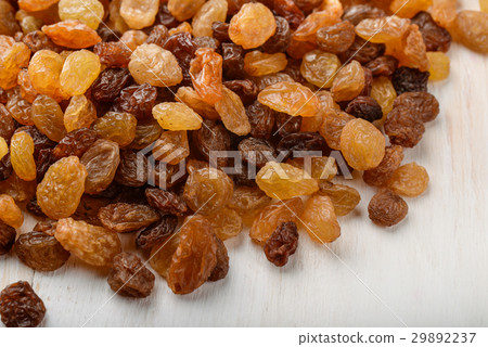 Close up of raisins heap 29892237