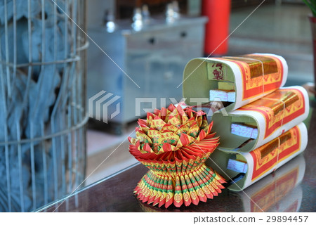 冥紙 紙錢 金紙 銀紙 廟裡 冥紙 紙錢 金紙 銀紙 廟裡 29894457