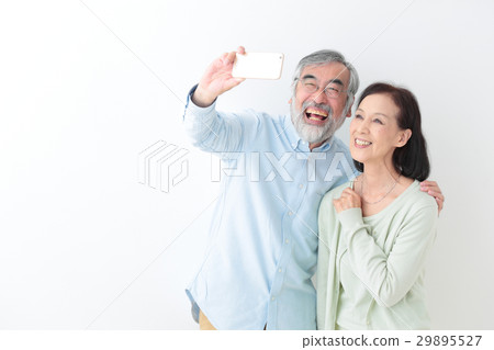 Senior couple self-taking Senior couple self-taking 29895527