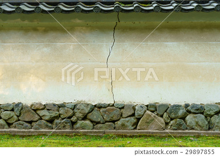 The castle wall The castle wall 29897855