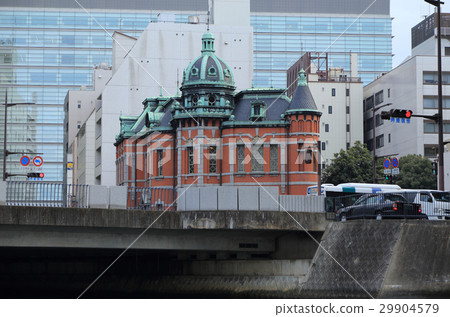 在昭和通裡從中川川和西中島橋向西看的福岡市紅磚文化博物館 29904579