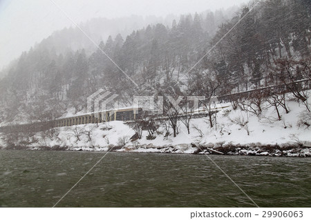 雪落下的Mogami河Kotatsu船 29906063