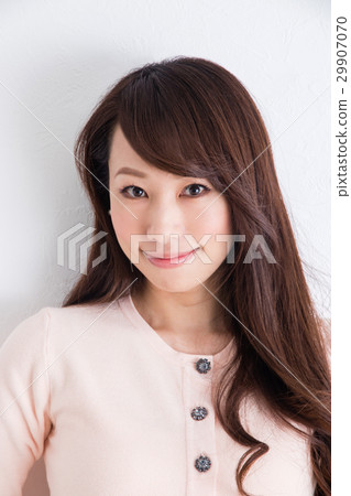 Women's portrait Women's portrait 29907070