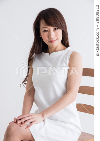 Women's portrait Women's portrait 29908212