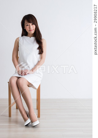 Women's portrait Women's portrait 29908217