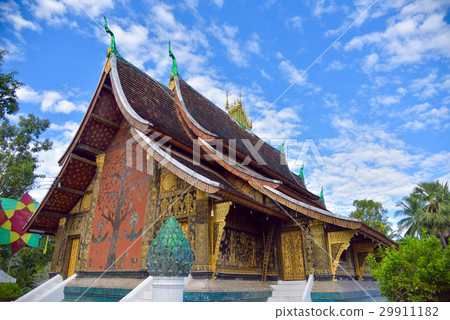 Mosaic mural of Wat Shen Thong temple 29911182