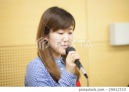 Vocal scene · Young lady 29912533