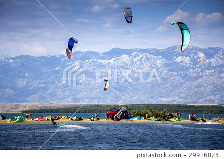 圖庫照片: kiteboarding kitesurfing extreme sport