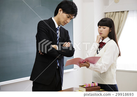 學校班級高中女生班級教師學生教師教育學習女子女生高中生 學校班級高中女生班級教師學生教師教育學習女子女生高中生 29918693