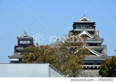 早春的熊本城堡熊本地震恢复工作 图库照片