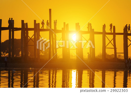 U bein bridge sunset 29922303