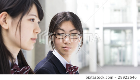 女子高中學生在自由空間會議 29922646