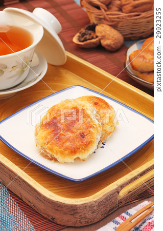 Wife cake (Sweet heart pastry ) 29923255