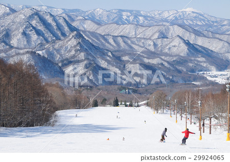 高(Takasee)滑雪場福島縣(Fukushima)縣的山坡和山脈 高(Takasee)滑雪場福島縣(Fukushima)縣的山坡和山脈 29924065